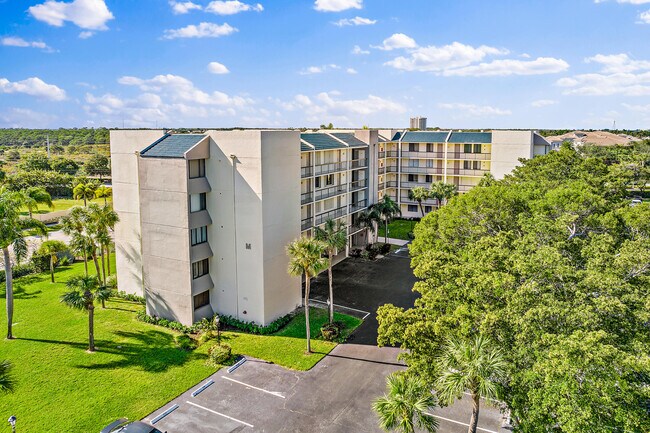 Building Photo - 1605 S US Hwy 1