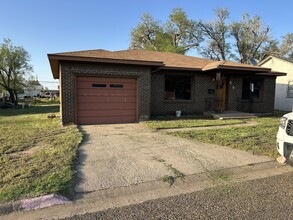 Building Photo - 806 Jackson St