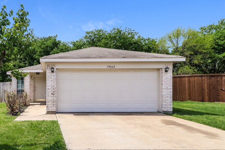 Primary Photo - 10662 Flamewood Dr