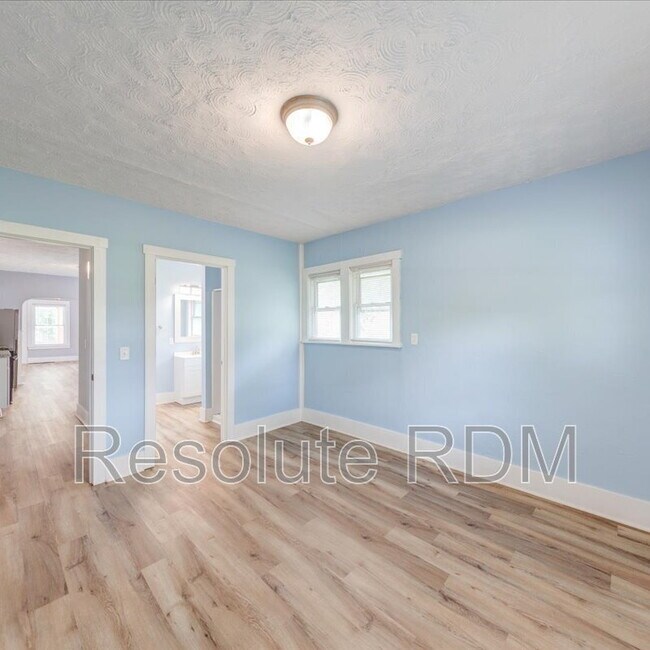 Building Photo - 1308 E Taylor St