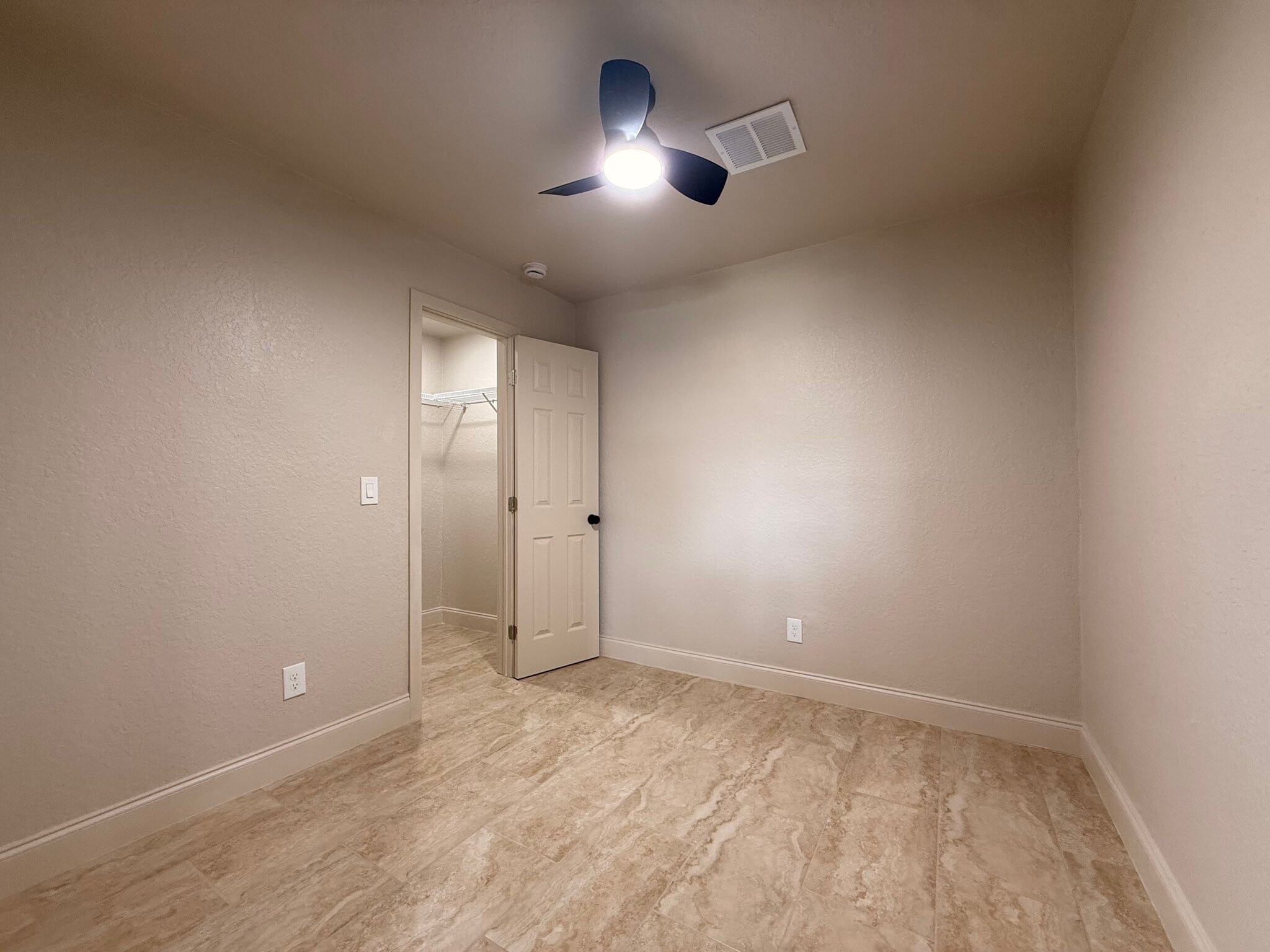 Building Photo - 4049 Castlegate Dr