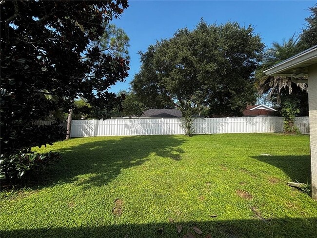 Building Photo - 8 Botany Ln