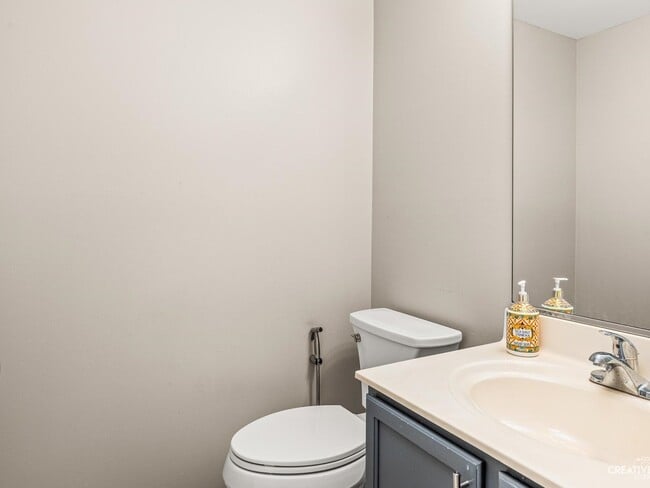 Building Photo - 3472 Ravinia Cir