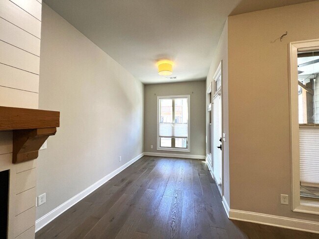 Building Photo - 4353 Parkside Pl