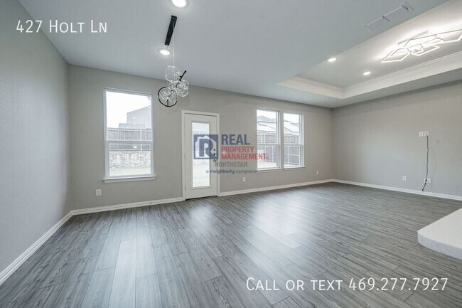 Building Photo - 427 Holt Ln