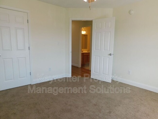 Building Photo - 22 Enchanted View Cir