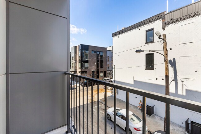 Building Photo - 917 N 15th St