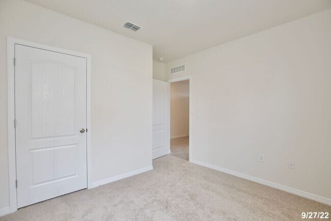 Building Photo - Modern 4/2 Home in Sanford with Open Concept Living and 2 Car Garage!