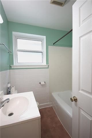 Building Photo - 305 5th St