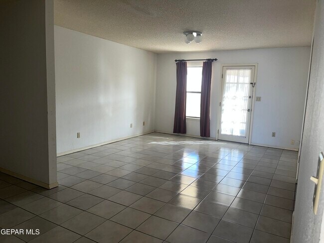 Building Photo - 4006 Skyline Ave