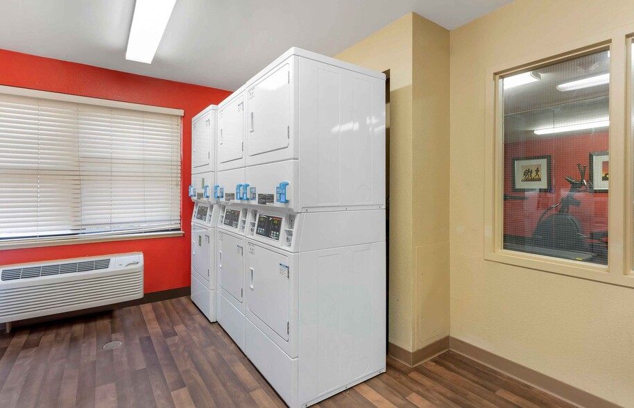 Building Photo - Furnished Studio-Oakland - Alameda Airport