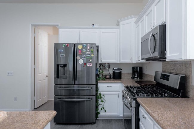 Building Photo - 49534 Lewis Rd