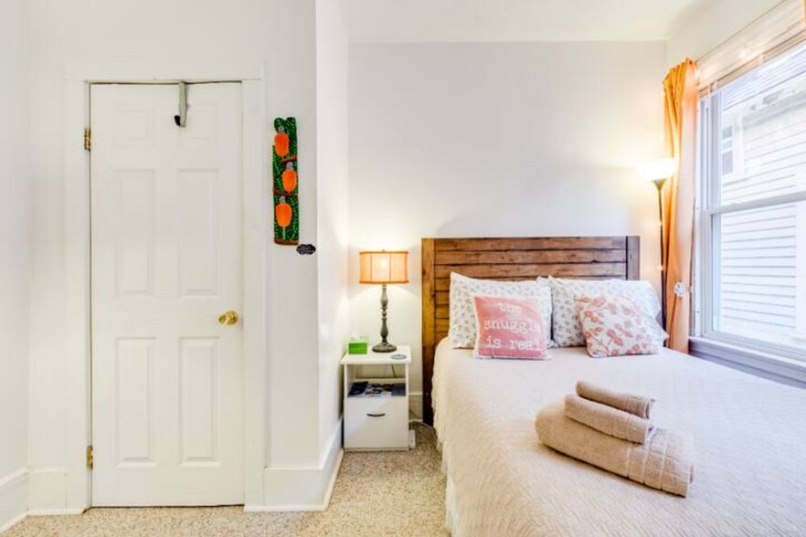 Bedroom 1 - 170 Mansfield St