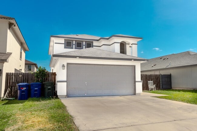 Building Photo - 6010 Leopoldo Dr