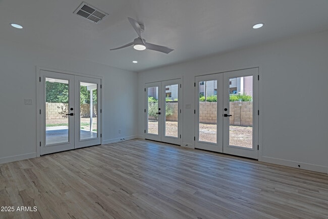 Building Photo - 3035 E Heatherbrae Dr