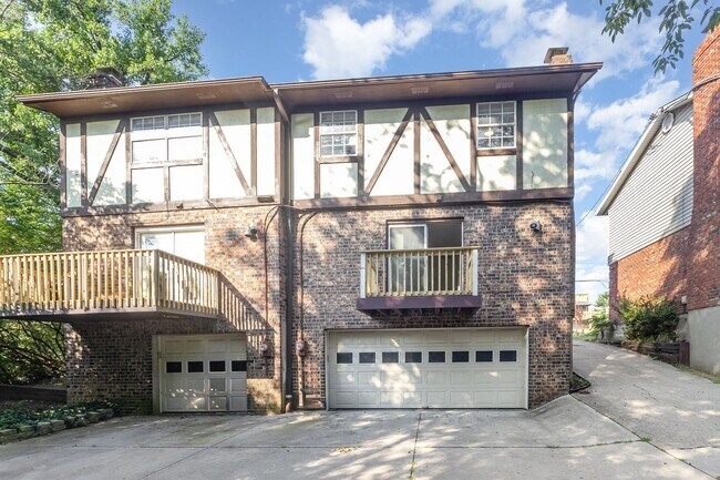 Building Photo - 4600-4606 Glenway Ave