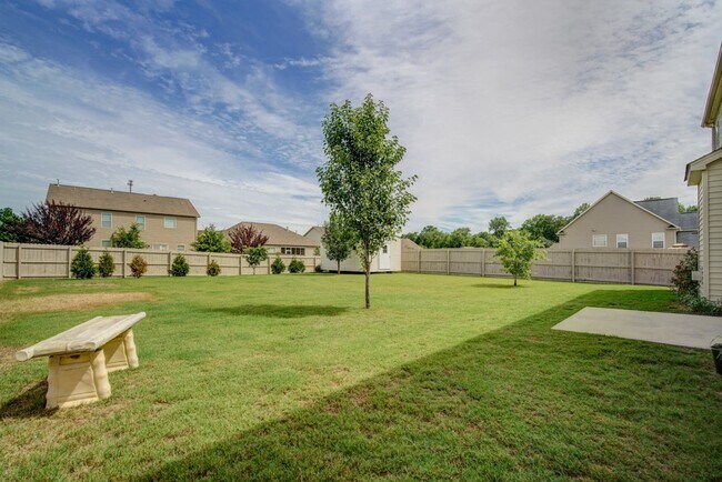 Building Photo - Gorgeous 4/5 BR, 3 BA, 2 Car Garage Home with Fenced Backyard and Large Storage Unit