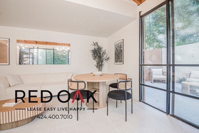 Building Photo - 4651 Cahuenga Blvd