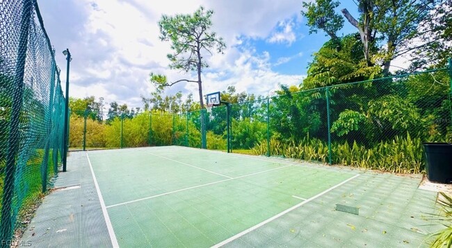 Building Photo - 2845 Winkler Ave