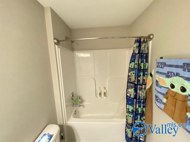Building Photo - 2112 S Meadows Dr