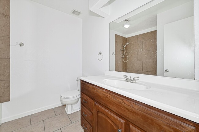 Building Photo - 1718 Foxwood Ct