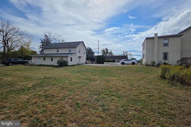 Building Photo - 203 E Cedarville Rd