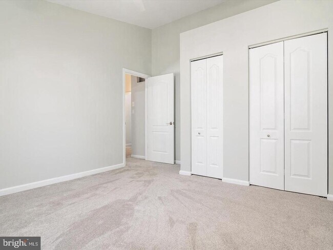 Building Photo - 731 Pine Valley Dr
