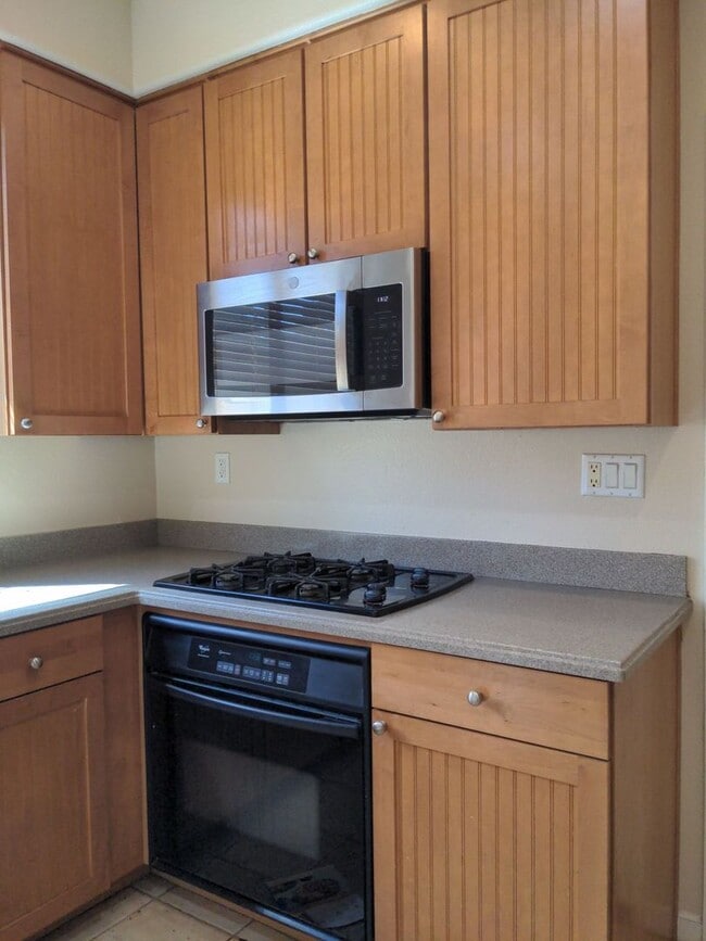 Building Photo - Low maintenance home in Green Valley!