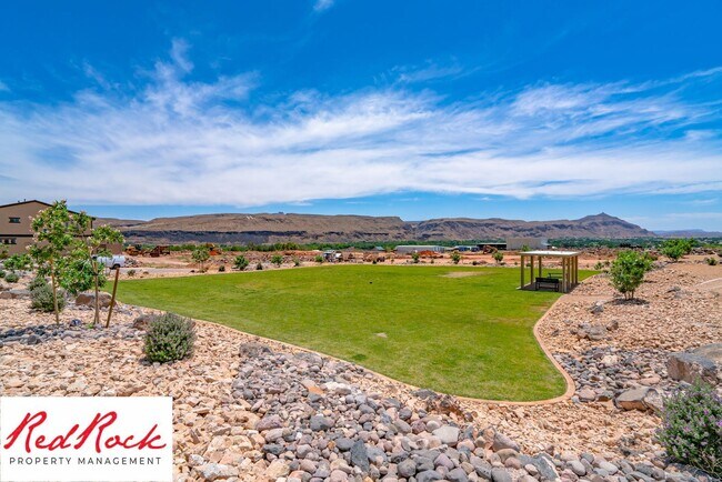 Building Photo - 4 Bedroom, 2.5 Bathroom Townhome in Hurric...