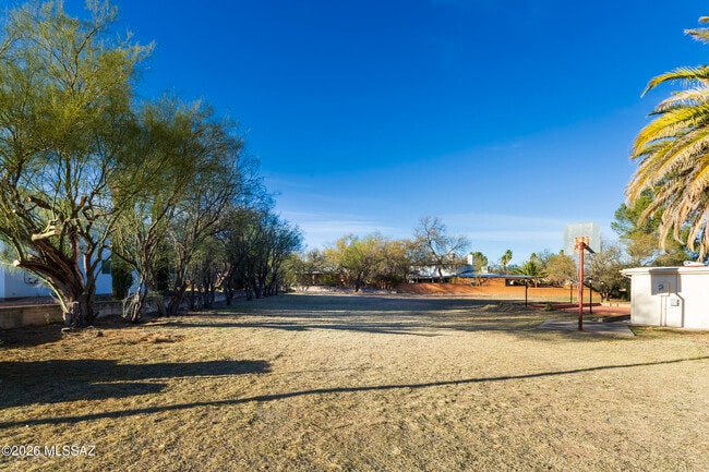 Building Photo - 1714 W Meadow Hills Dr