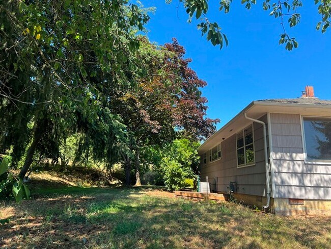 Building Photo - 720 Orchard Heights Rd NW