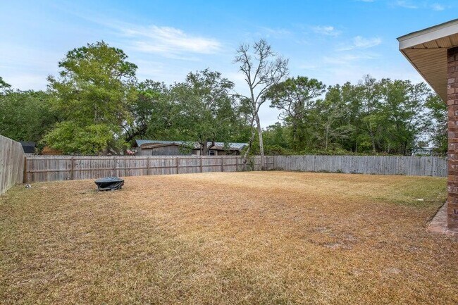 Building Photo - 1835 Lubbock Rd
