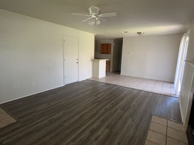 Building Photo - 2318 Wildewood Dr