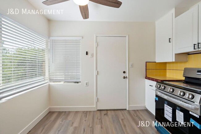 Building Photo - Charming Duplex in North Clairemont