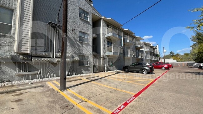 Primary Photo - 4502 Gaston Ave