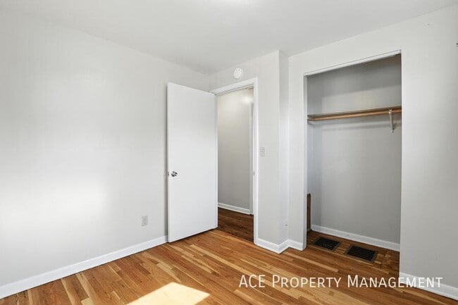Building Photo - 4586 Wentworth Dr