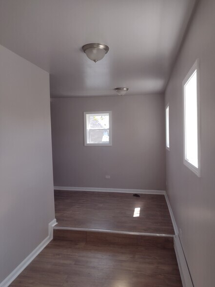 Building Photo - 48 W 21st St