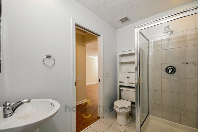 Building Photo - Modern 3/2 with Serene Pond Views in Dunes West