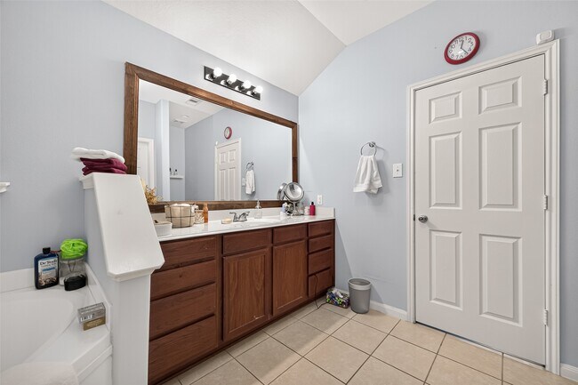Building Photo - 16123 Duck Tail Ln