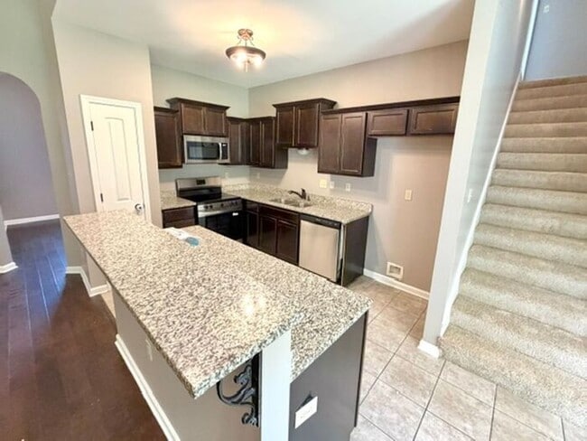 Building Photo - Now Leasing a 4-bedroom 2 bath home in Olive Branch, MS