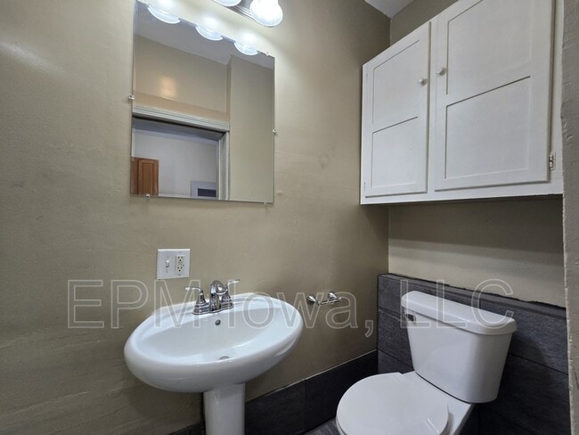 Building Photo - 823 Glenwood St