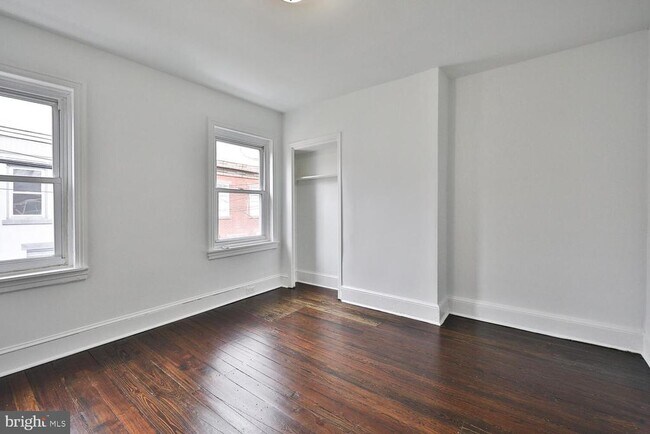 Building Photo - 1308 E Oxford St