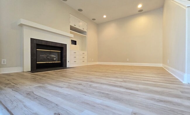 Building Photo - Orange 3 Bed, 2.5 Bath Townhouse for Lease - Cambridge Community