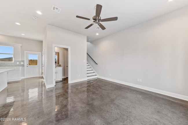 Building Photo - 113 Firethorn Dr