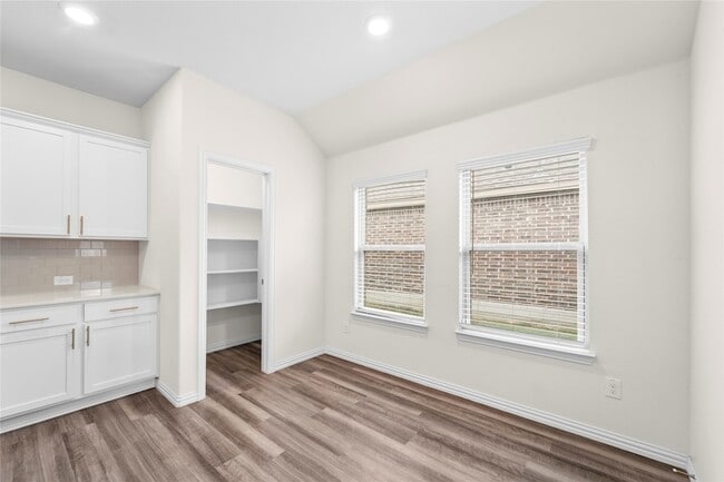 Building Photo - 1357 Rembrandt Dr