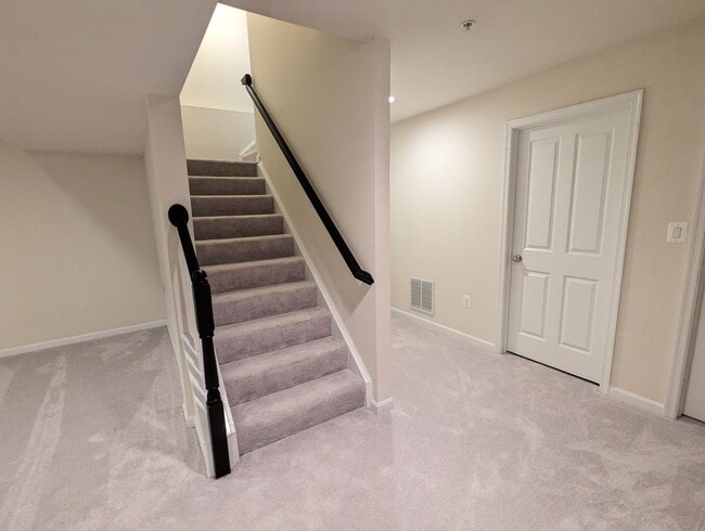 Building Photo - Impeccably maintained SFH in Clarksburg ready for you before the holidays!