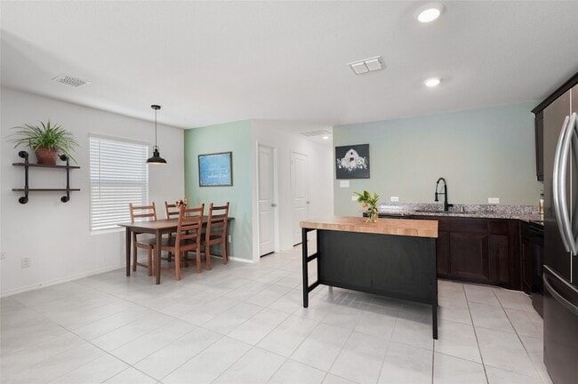 Building Photo - 6611 Coulter Dr