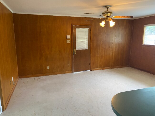 Building Photo - 111 Greenwood Dr