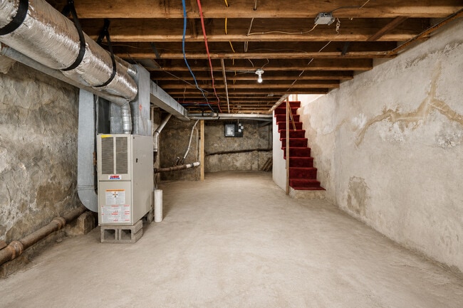 Building Photo - 45 N Lindenwood St