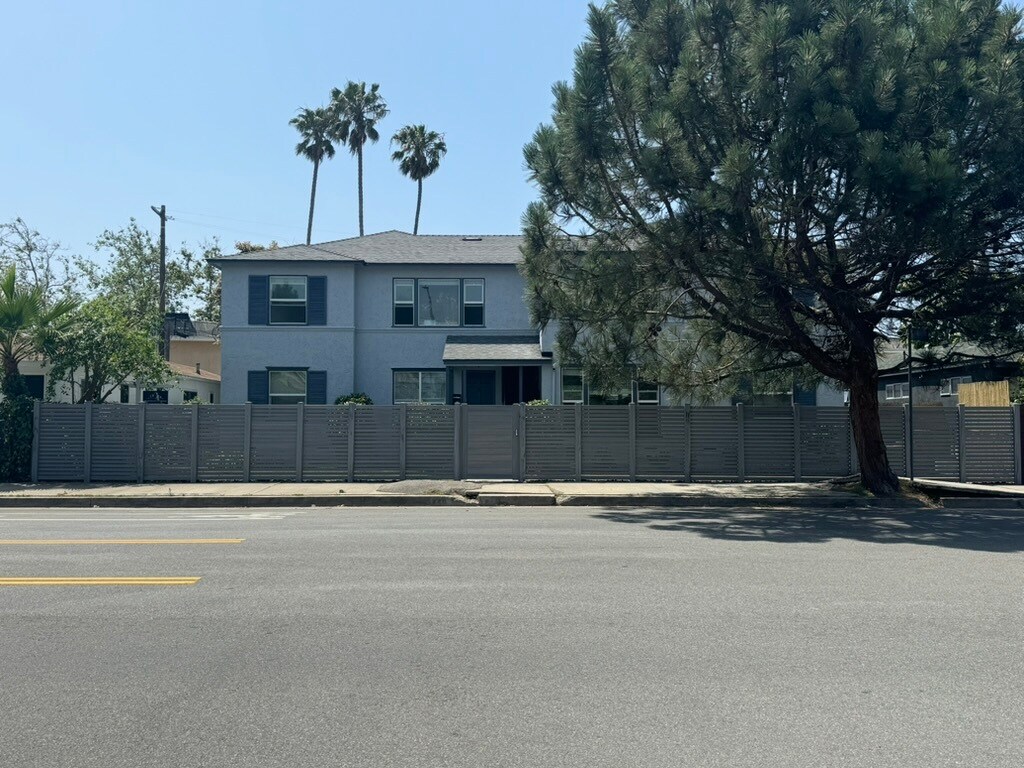 Building Photo - 436 Venice Way